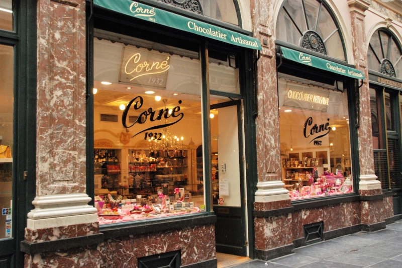 boutique-MALAUSSENE-min_chocolate_chocolaterie_shop_luxury_chic_gallery_brussels_belgium-558146